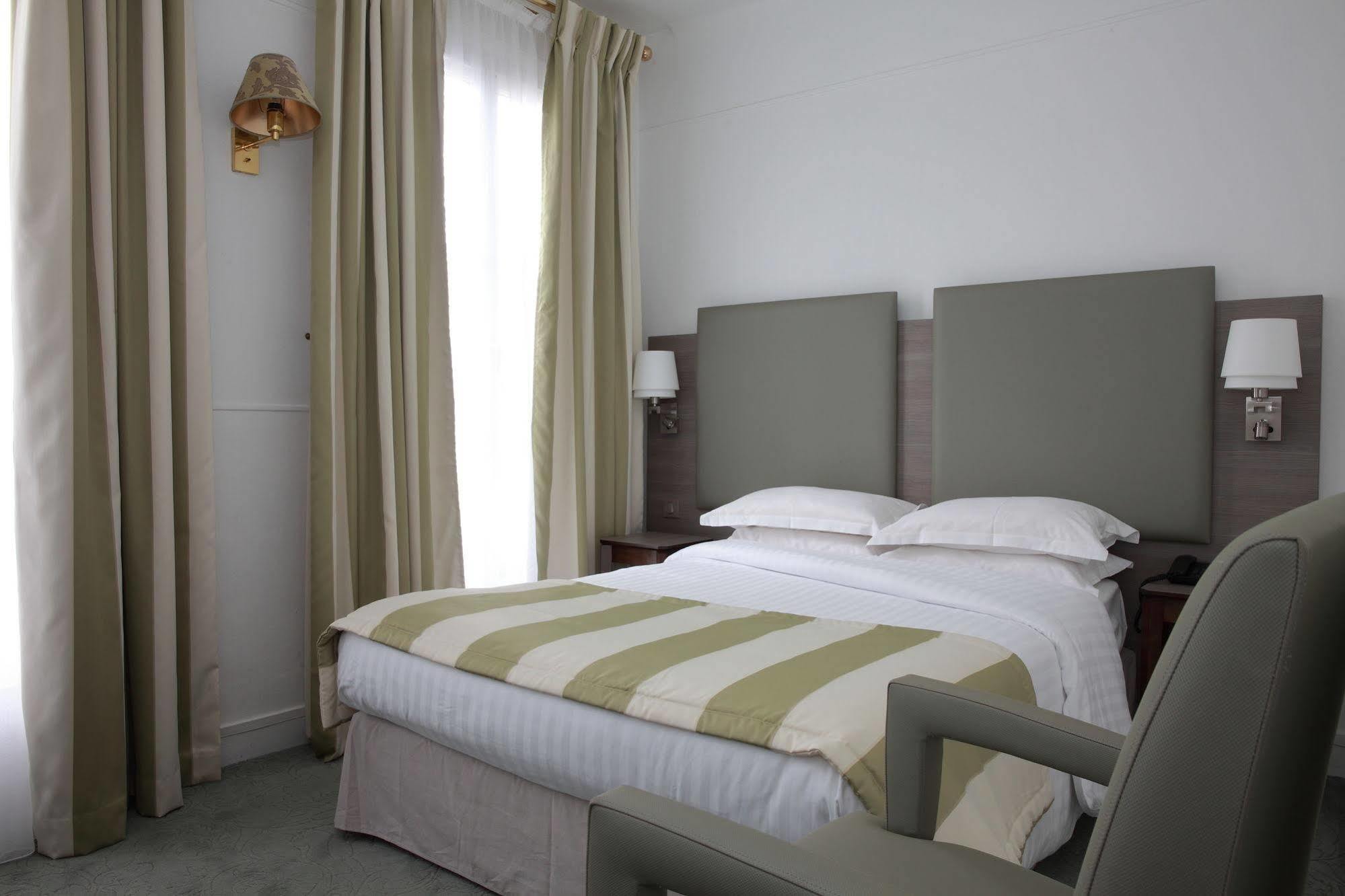 Mayflower Paris Room photo